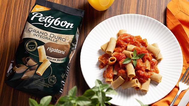 Rigatoni integral ao sugo com tomate pelado